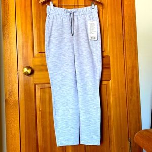 NWT Lululemon On the Fly Pant. Size 4